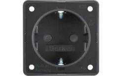 Berker Integro Steckdose Schutzkontakt Mit Erhöhtem Berührungsschutz Polarweiß Matt 9 Berker Integro Steckdose Schutzkontakt Mit Erhöhtem Berührungsschutz Polarweiß Matt -Energie Sat Anlagen Geschaft 494910 3341750 1